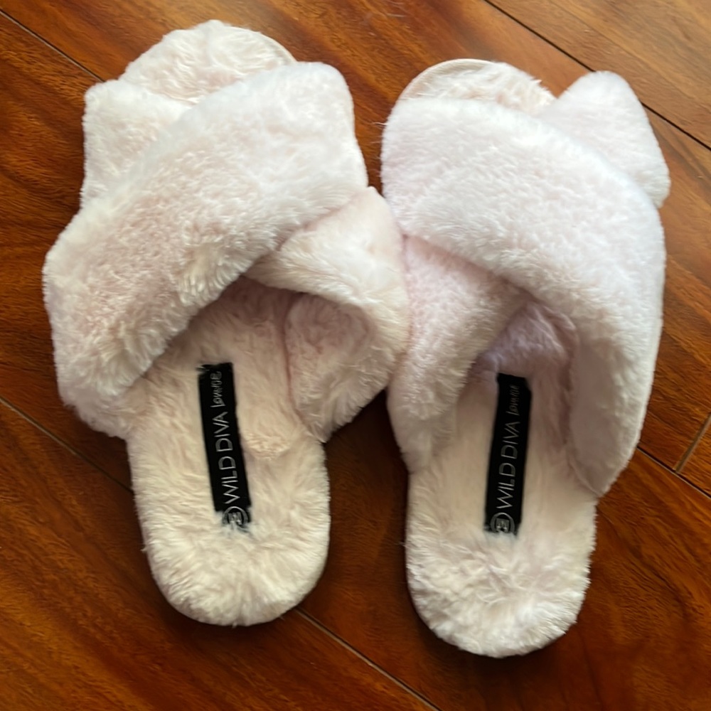 Wild Diva Lounge Pink Slippers M